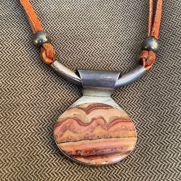 Silver Creations Agate Leather Necklace - Picture 2 of 15